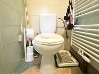 Pronájem rodinného domu 3+kk, Jenčice – klidné rodinné bydlení v krásné lokalitě - 6