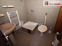 Ideální polovina domu se 14ti jednotkami s vlastní koupelnou, velkým bytem a dvěma nebytovými prostory v Kynžvartě - 29