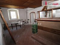 Ideální polovina domu se 14ti jednotkami s vlastní koupelnou, velkým bytem a dvěma nebytovými prostory v Kynžvartě - 3