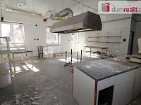 Ideální polovina domu se 14ti jednotkami s vlastní koupelnou, velkým bytem a dvěma nebytovými prostory v Kynžvartě - 9