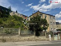 Levá část prvorepublikové vily v srdci Malvazinek