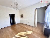 Levá část prvorepublikové vily v srdci Malvazinek - 2