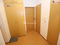 Krásný slunný byt 2+1/B/S ve druhém patře cihlového domu - 10