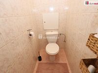 Krásný slunný byt 2+1/B/S ve druhém patře cihlového domu - 14