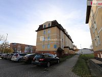 Krásný slunný byt 2+1/B/S ve druhém patře cihlového domu - 17