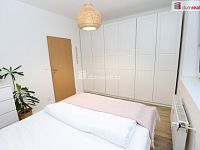 Krásný slunný byt 2+1/B/S ve druhém patře cihlového domu - 7