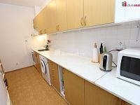 Krásný slunný byt 2+1/B/S ve druhém patře cihlového domu - 8