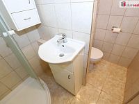 Krásný udržovaný byt 1+1 s lodžií v mezipatře v pátém patře panelové budovy v Aši - 10