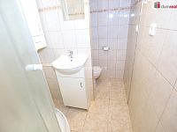 Krásný udržovaný byt 1+1 s lodžií v mezipatře v pátém patře panelové budovy v Aši - 12