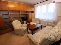 Krásný udržovaný byt 1+1 s lodžií v mezipatře v pátém patře panelové budovy v Aši - 3