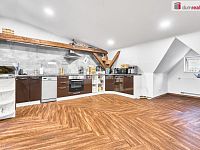 Prodej bytového domu s obchodními prostory v Karlových Varech - 2