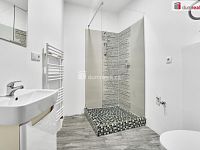 Prodej bytového domu s obchodními prostory v Karlových Varech - 7