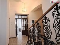 Prostorný byt 85 m2, cihlový historický dům, Praha 5 - Smíchov - 11