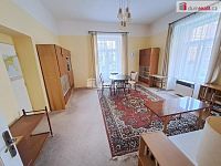 Prostorný byt 85 m2, cihlový historický dům, Praha 5 - Smíchov - 16