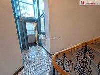 Prostorný byt 85 m2, cihlový historický dům, Praha 5 - Smíchov - 21