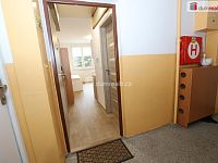 Krásná garsoniéra po kompletní rekonstrukci v pátém patře panelového domu s výtahem v Mariánských Lázních - 12