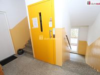 Krásná garsoniéra po kompletní rekonstrukci v pátém patře panelového domu s výtahem v Mariánských Lázních - 13