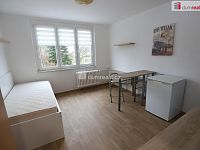 Krásná garsoniéra po kompletní rekonstrukci v pátém patře panelového domu s výtahem v Mariánských Lázních - 3