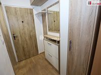 Krásná garsoniéra po kompletní rekonstrukci v pátém patře panelového domu s výtahem v Mariánských Lázních - 7