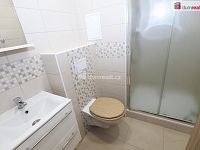 Krásná garsoniéra po kompletní rekonstrukci v pátém patře panelového domu s výtahem v Mariánských Lázních - 8