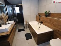 Dokončený zkolaudovaný rodinný dům 5+kk s terasou a zahradou v Chebu - 15