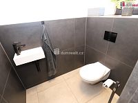 Dokončený zkolaudovaný rodinný dům 5+kk s terasou a zahradou v Chebu - 21