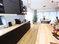 Dokončený zkolaudovaný rodinný dům 5+kk s terasou a zahradou v Chebu - 9