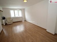 Pěkný udržovaný byt 2+1 v prvním patře cihlového domu v Habartově - 9