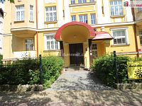 Pěkný prostorný byt 2+1 v přízemí cihlového domu se samostatným vchodem ze zahrady