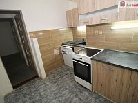 Pěkný prostorný byt 2+1 v přízemí cihlového domu se samostatným vchodem ze zahrady - 4