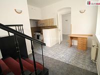 Pěkný prostorný byt 2+1 v přízemí cihlového domu se samostatným vchodem ze zahrady - 5