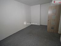 Pěkný prostorný byt 2+1 v přízemí cihlového domu se samostatným vchodem ze zahrady - 11