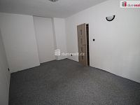 Pěkný prostorný byt 2+1 v přízemí cihlového domu se samostatným vchodem ze zahrady - 13