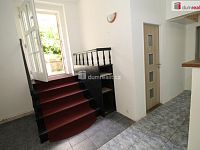 Pěkný prostorný byt 2+1 v přízemí cihlového domu se samostatným vchodem ze zahrady - 6