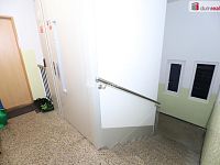 Krásný slunný byt 2+1 ve čtvrtém patře cihlového domu s výtahem v Hroznětíně u Ostrova - 10