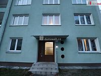 Krásný slunný byt 2+1 ve čtvrtém patře cihlového domu s výtahem v Hroznětíně u Ostrova - 11