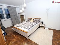 Krásný slunný byt 2+1 ve čtvrtém patře cihlového domu s výtahem v Hroznětíně u Ostrova - 3