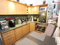 Krásný slunný byt 2+1 ve čtvrtém patře cihlového domu s výtahem v Hroznětíně u Ostrova - 5