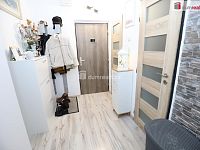 Krásný slunný byt 2+1 ve čtvrtém patře cihlového domu s výtahem v Hroznětíně u Ostrova - 6