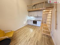 Pronájem bytu 1+1 35 m2 P5 Smíchov nový LOFT šatna
