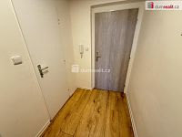 Pronájem bytu 1+1 35 m2 P5 Smíchov nový LOFT šatna - 10