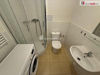Pronájem bytu 1+1 35 m2 P5 Smíchov nový LOFT šatna - 11