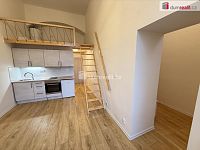 Pronájem bytu 1+1 35 m2 P5 Smíchov nový LOFT šatna - 2