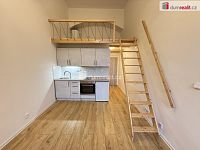Pronájem bytu 1+1 35 m2 P5 Smíchov nový LOFT šatna - 3