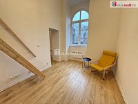 Pronájem bytu 1+1 35 m2 P5 Smíchov nový LOFT šatna - 5