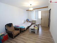 Krásný slunný byt v šestém patře (ze sedmi) panelového domu s výtahem v Sokolově