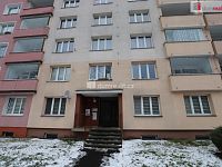 Krásný slunný byt v šestém patře (ze sedmi) panelového domu s výtahem v Sokolově - 10