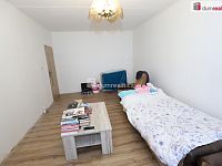 Krásný slunný byt v šestém patře (ze sedmi) panelového domu s výtahem v Sokolově - 2