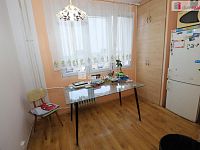 Krásný slunný byt v šestém patře (ze sedmi) panelového domu s výtahem v Sokolově - 3