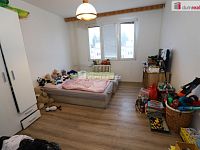 Krásný slunný byt v šestém patře (ze sedmi) panelového domu s výtahem v Sokolově - 4